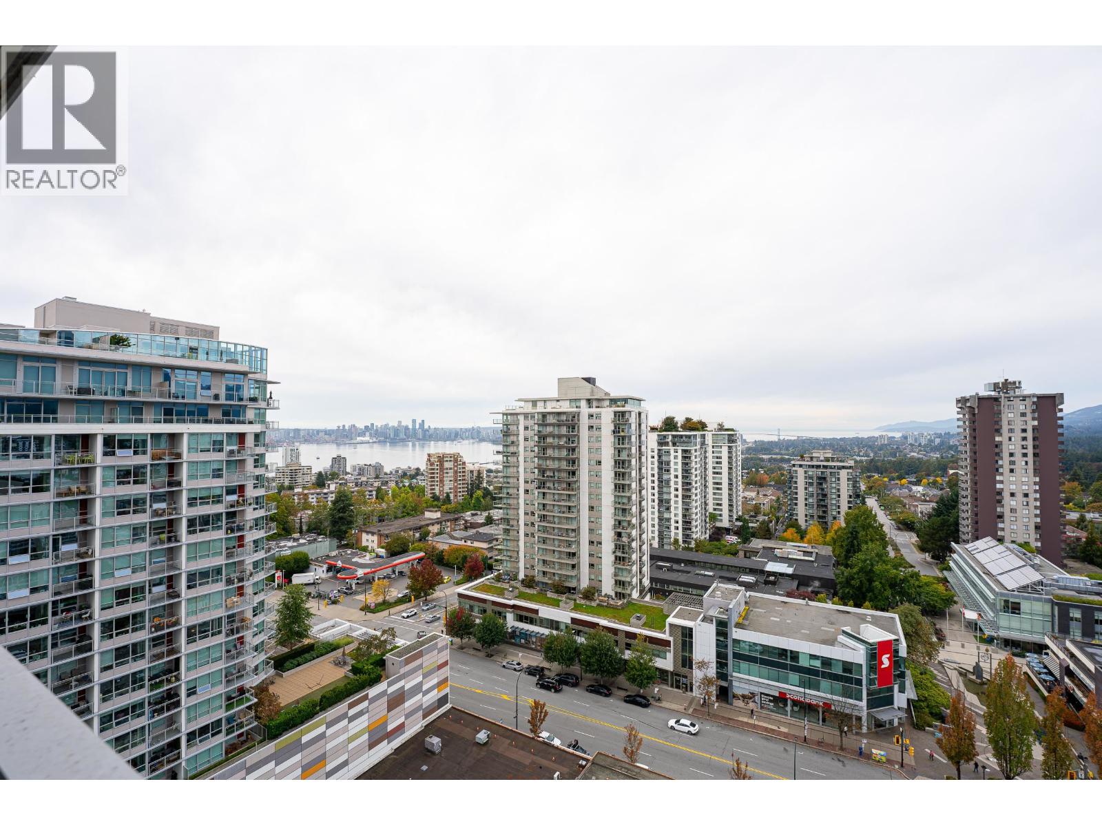 1607 125 E 14TH STREET, North Vancouver, British Columbia