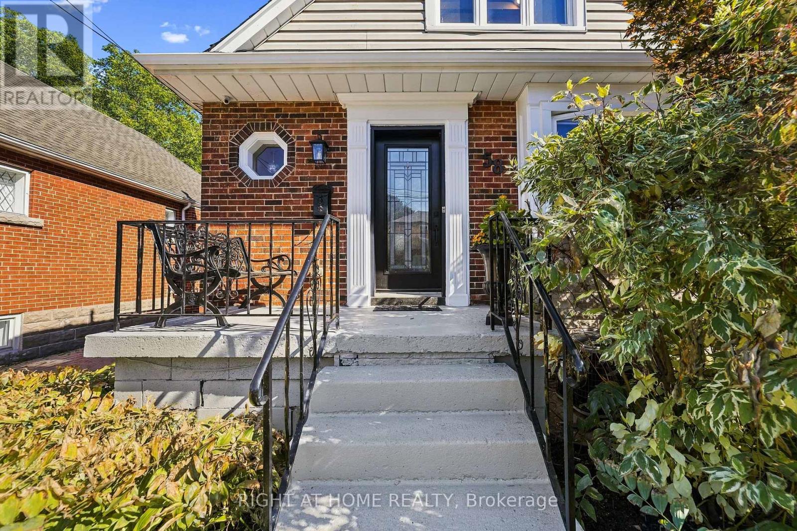 58 UPLANDS AVENUE, Hamilton, Ontario