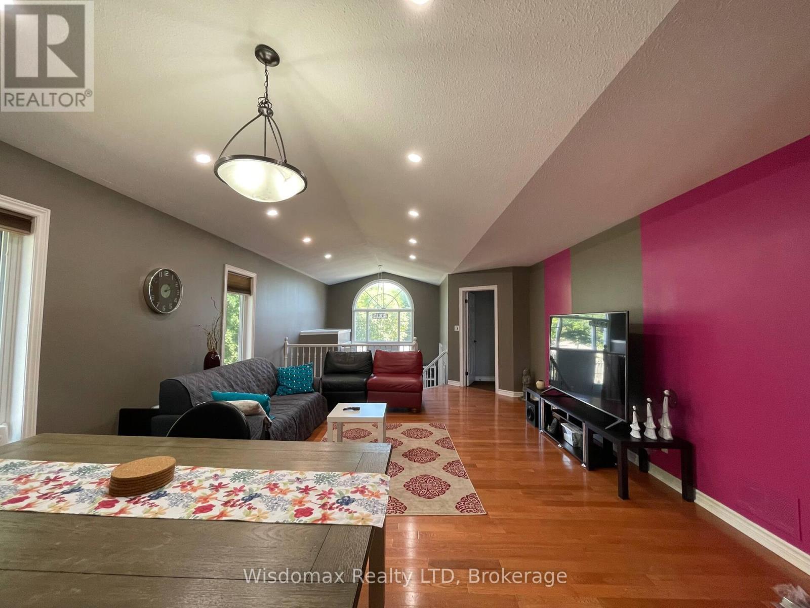8272 Woodsview Crescent, Niagara Falls, Ontario  L2H 3G1 - Photo 3 - X13821894