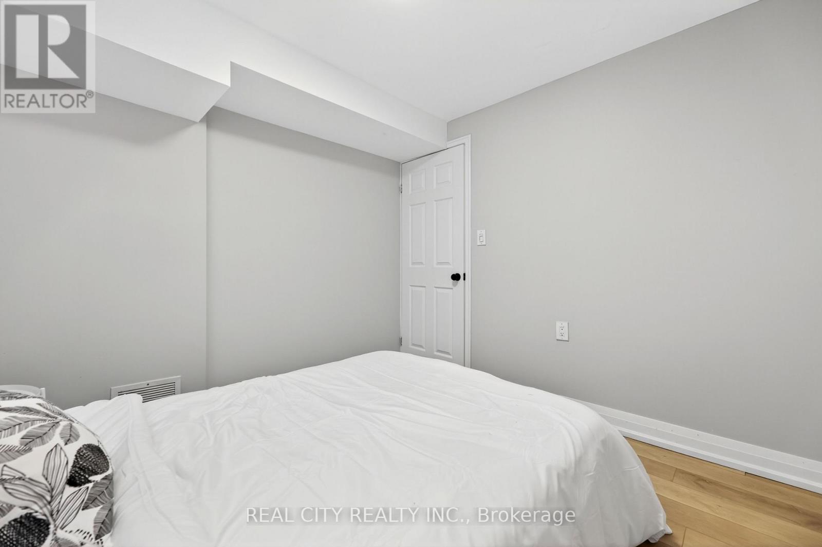 Basement Unit - 3385 Morningstar Drive, Mississauga, Ontario  L4T 1X6 - Photo 10 - W13837634