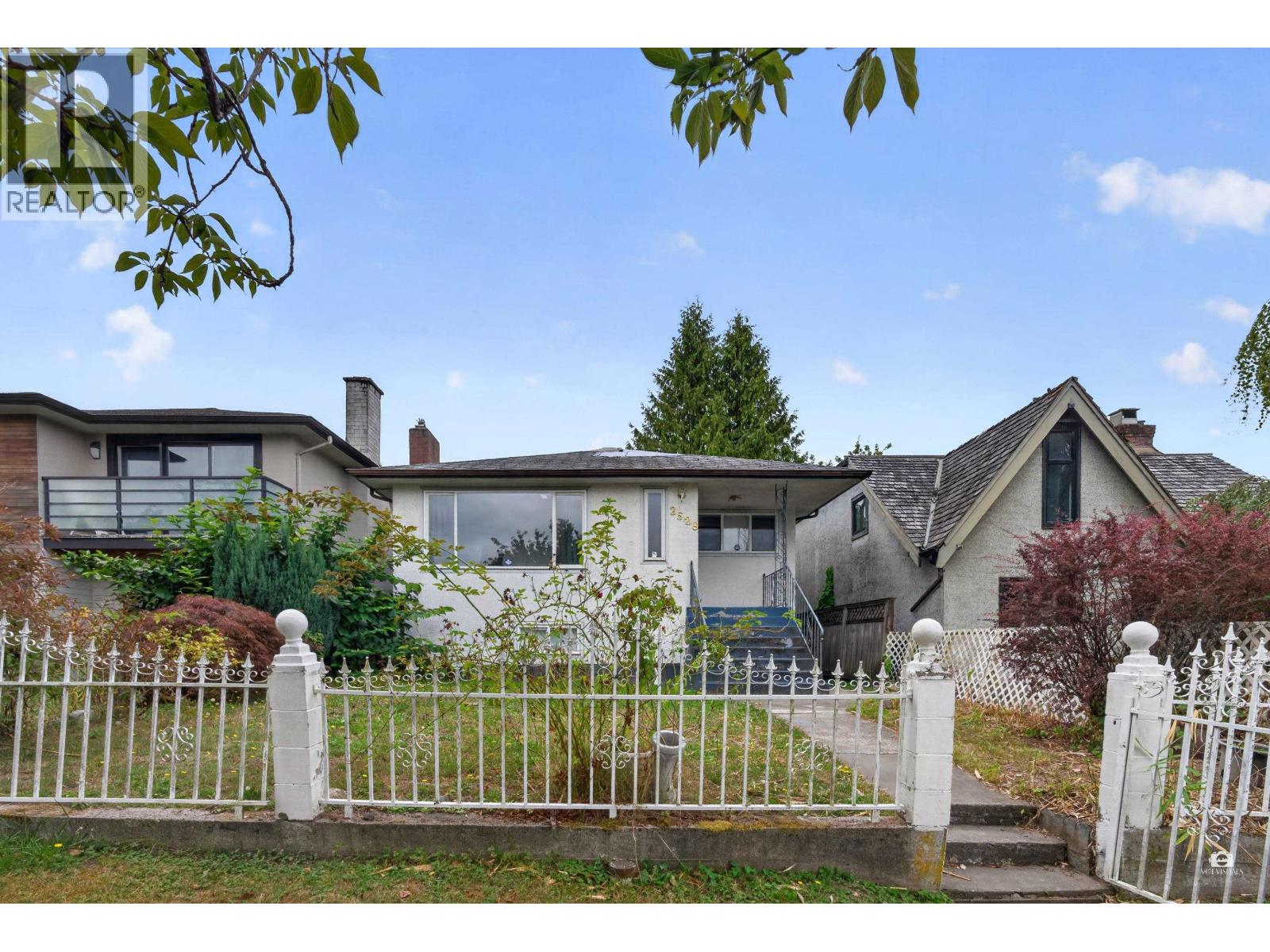2528 E 24TH AVENUE, Vancouver, British Columbia