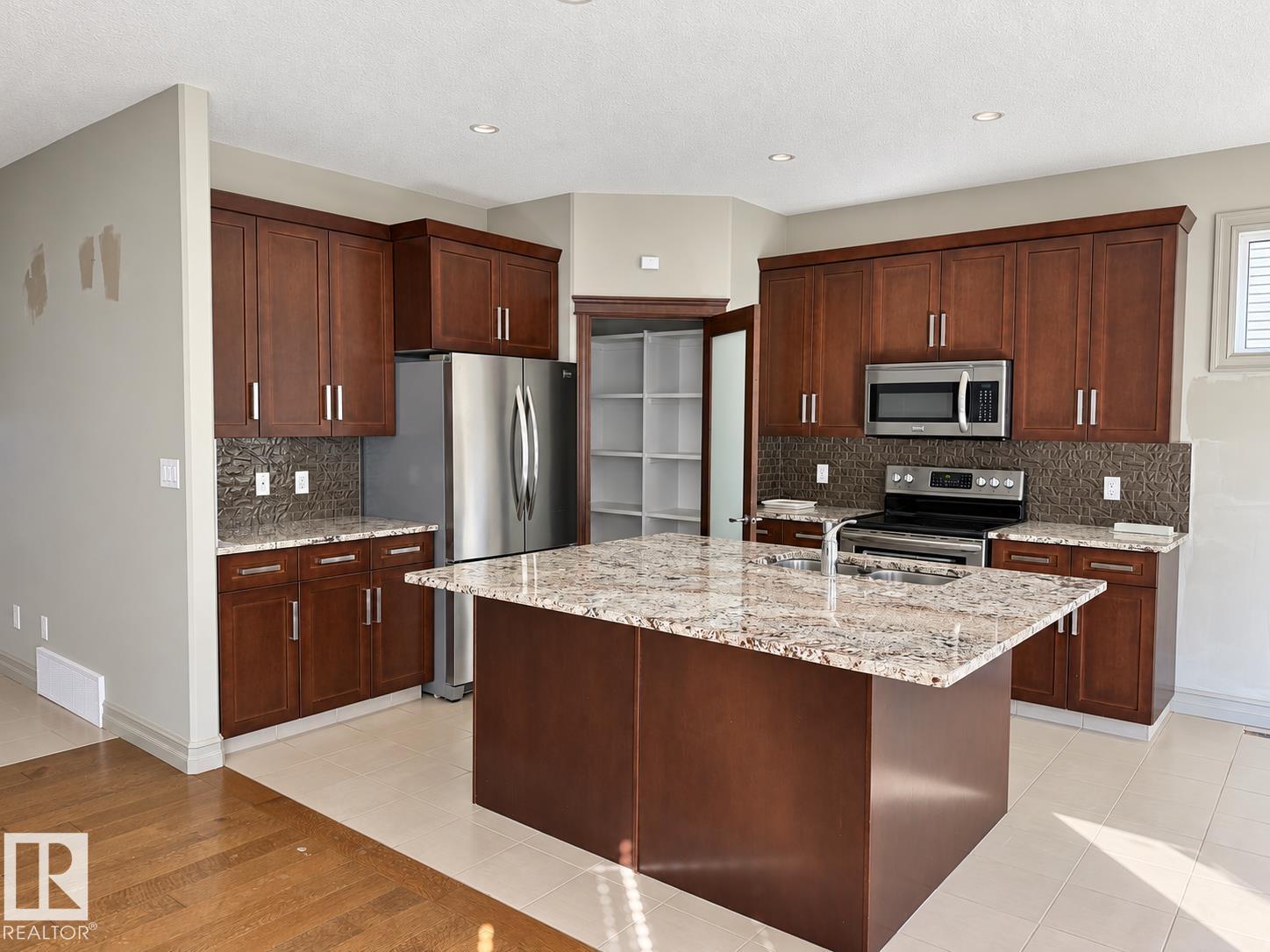 885 WINDERMERE WD NW