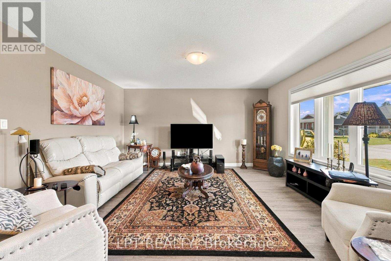 102 Huron Heights Drive, Ashfield-Colborne-Wawanosh, Ontario  N7A 0C6 - Photo 10 - X13775666