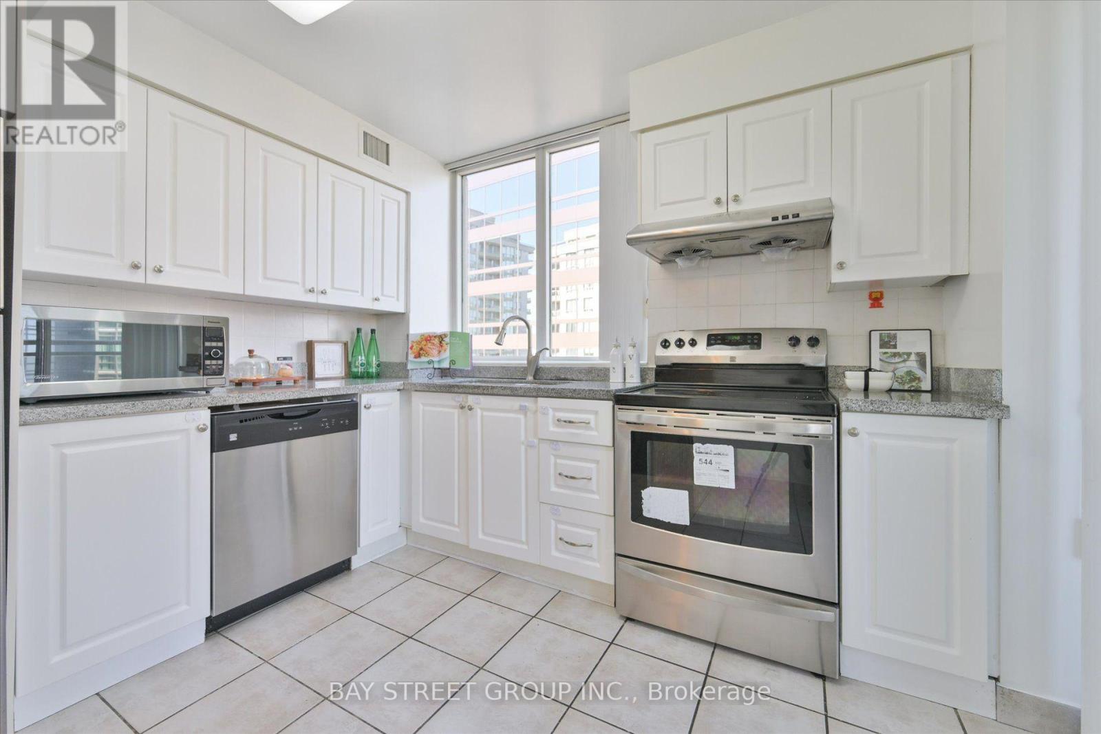 1210 - 260 Doris Avenue, Toronto, Ontario  M2N 6X9 - Photo 12 - C13837638