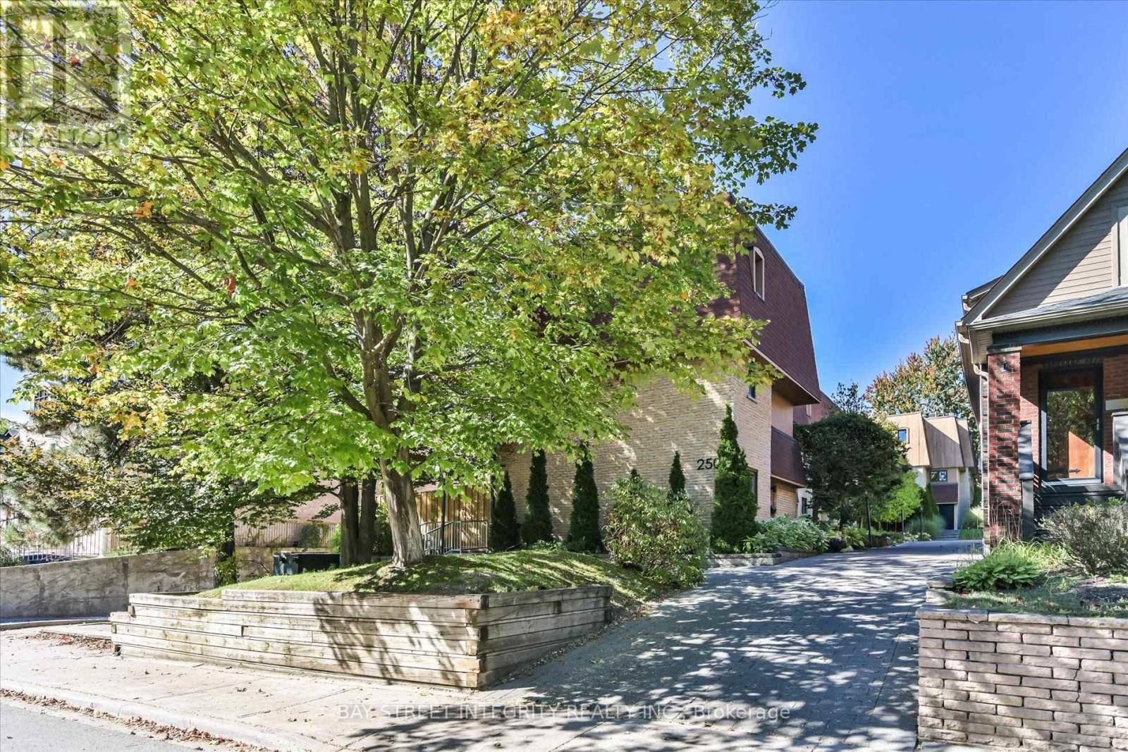 7 - 250 ERSKINE AVENUE, Toronto, Ontario