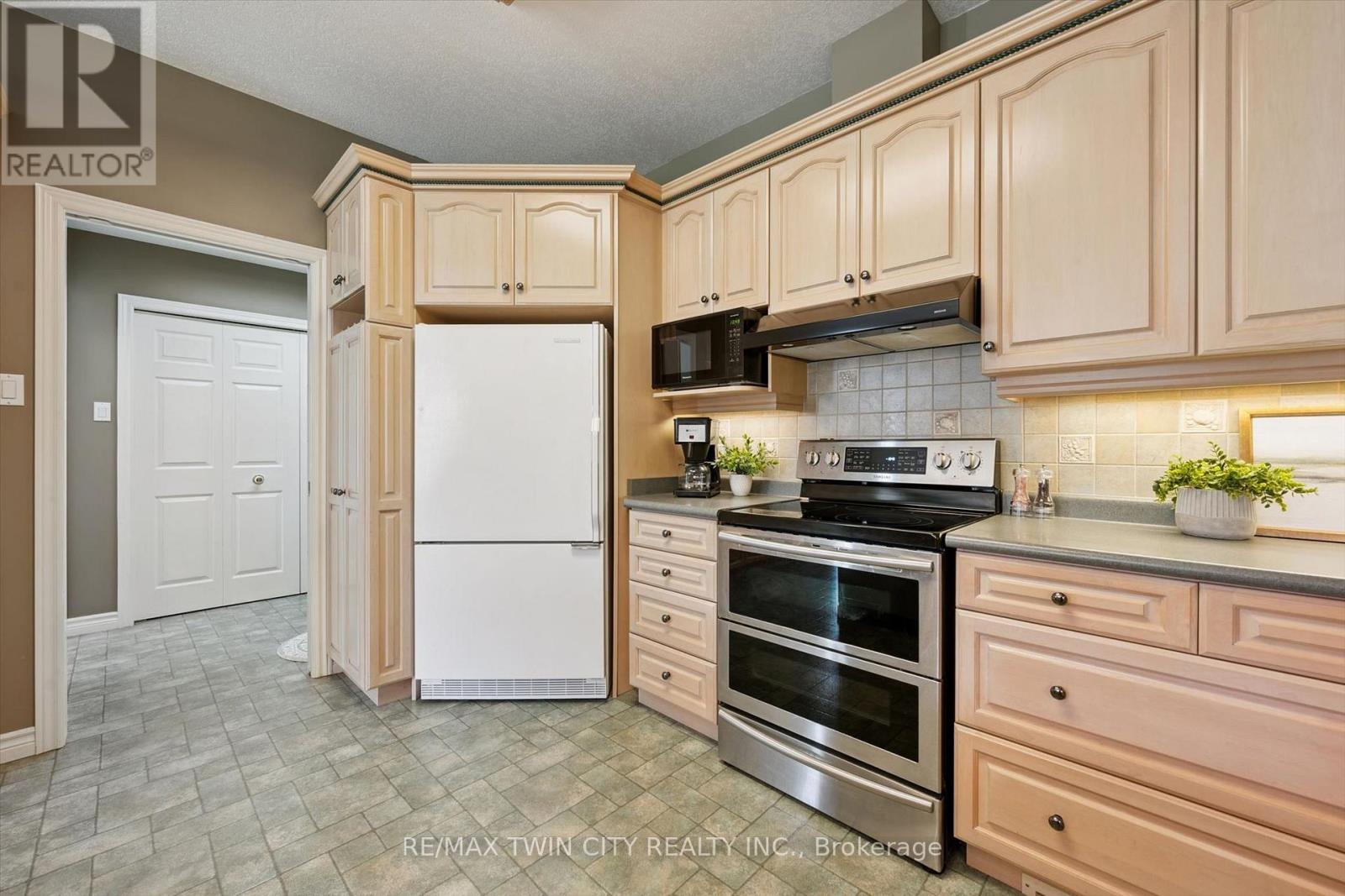 8 Chancellor Drive, Woolwich, Ontario  N0B 2M1 - Photo 10 - X13837660