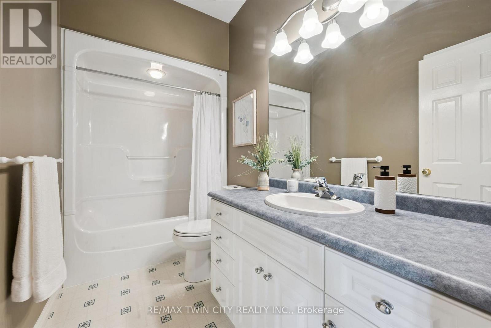 8 Chancellor Drive, Woolwich, Ontario  N0B 2M1 - Photo 14 - X13837660