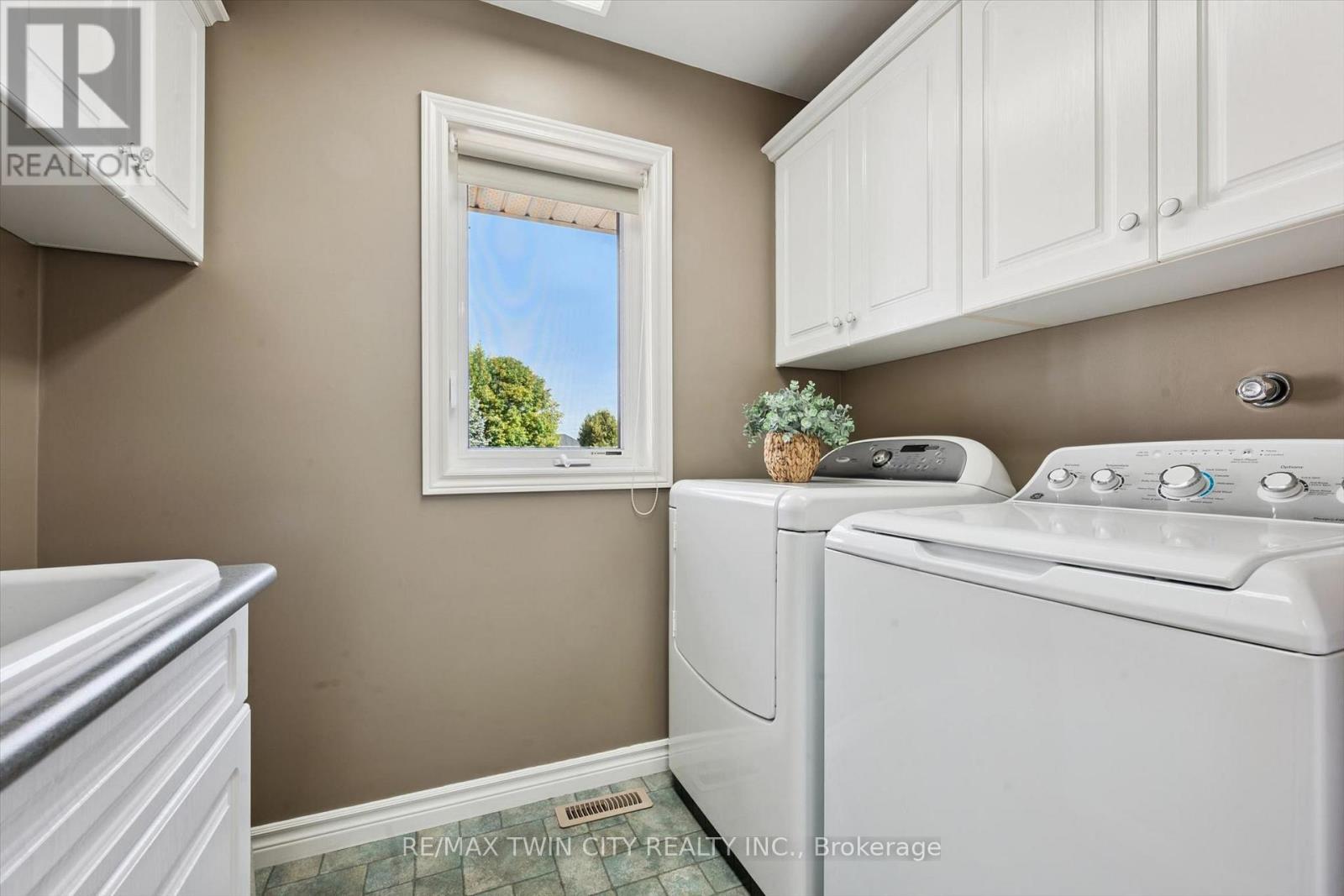 8 Chancellor Drive, Woolwich, Ontario  N0B 2M1 - Photo 18 - X13837660