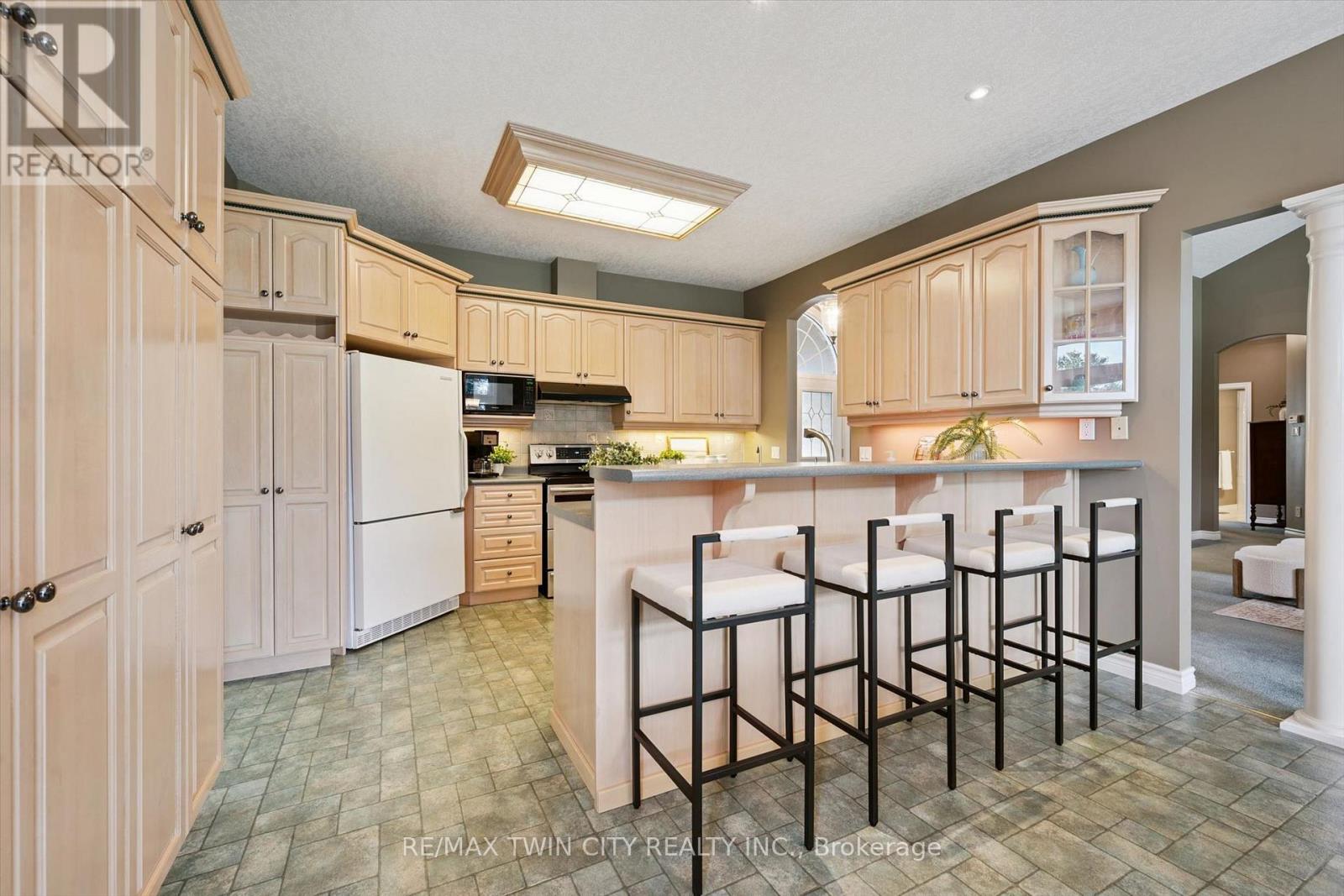 8 Chancellor Drive, Woolwich, Ontario  N0B 2M1 - Photo 8 - X13837660
