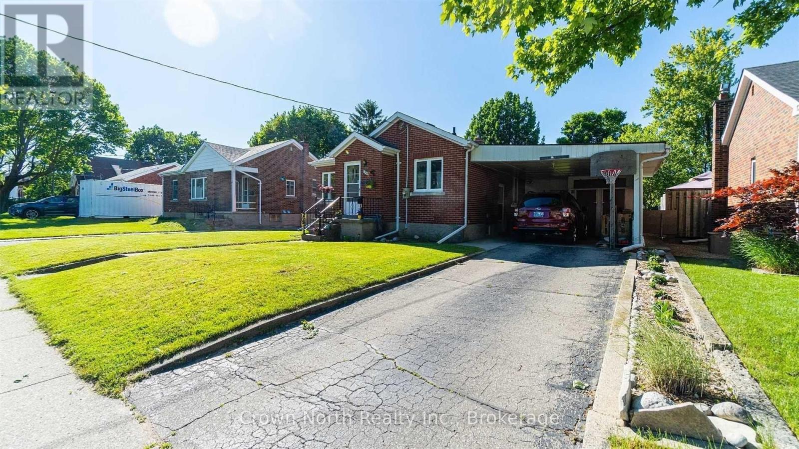 196 Blucher Street, Kitchener, Ontario  N2H 5V7 - Photo 3 - X13837674