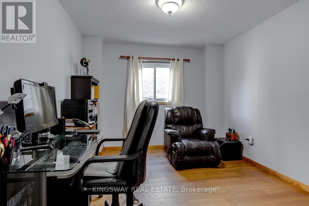 407 Glenashton Drive, Oakville, Ontario  L6H 4V7 - Photo 11 - W13837682