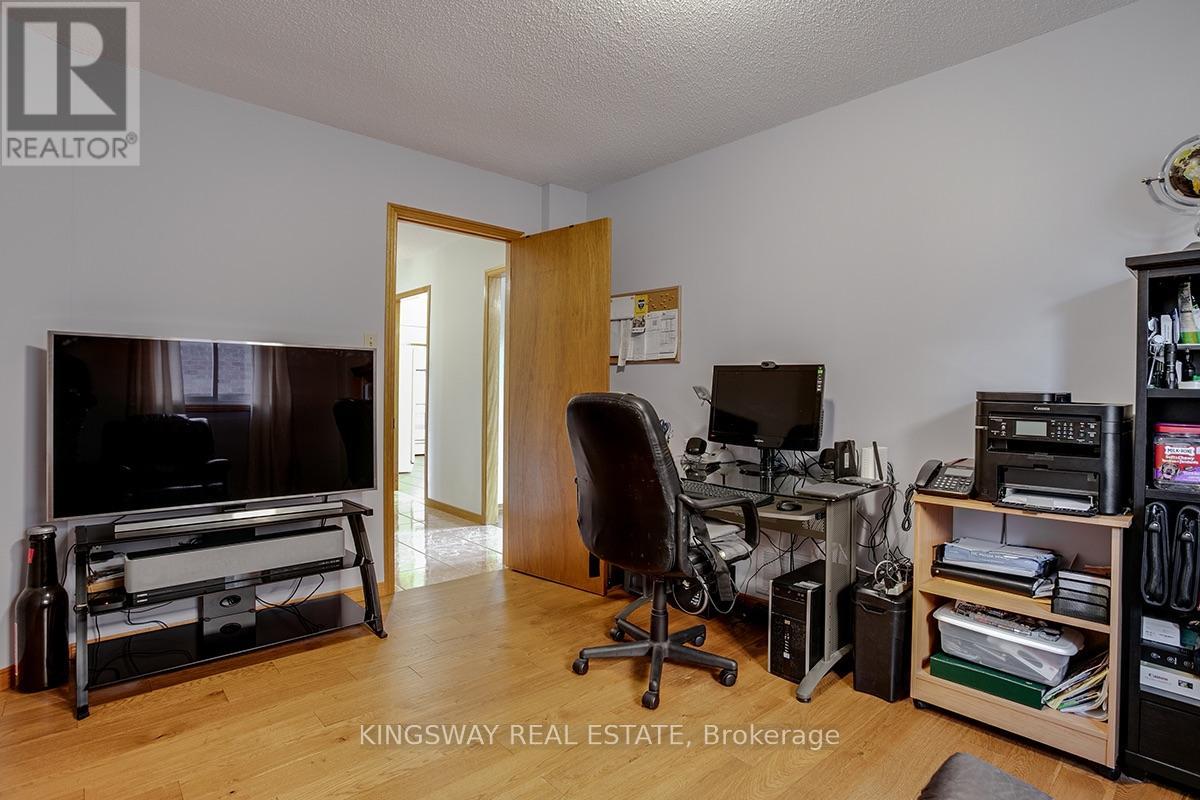 407 Glenashton Drive, Oakville, Ontario  L6H 4V7 - Photo 12 - W13837682