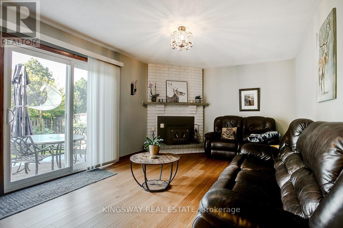 407 Glenashton Drive, Oakville, Ontario  L6H 4V7 - Photo 13 - W13837682