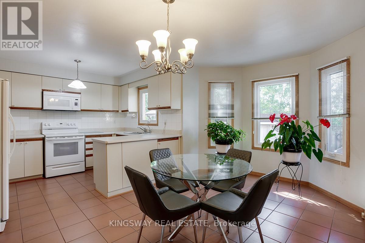 407 Glenashton Drive, Oakville, Ontario  L6H 4V7 - Photo 15 - W13837682