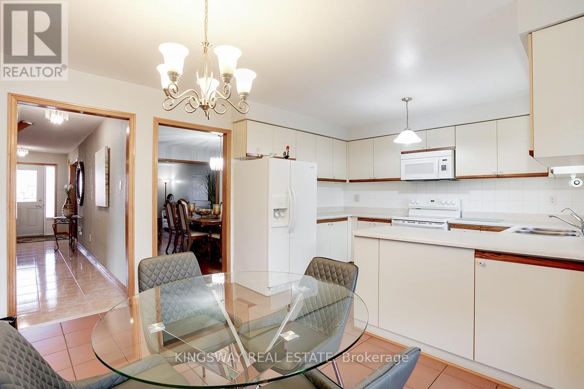 407 Glenashton Drive, Oakville, Ontario  L6H 4V7 - Photo 16 - W13837682