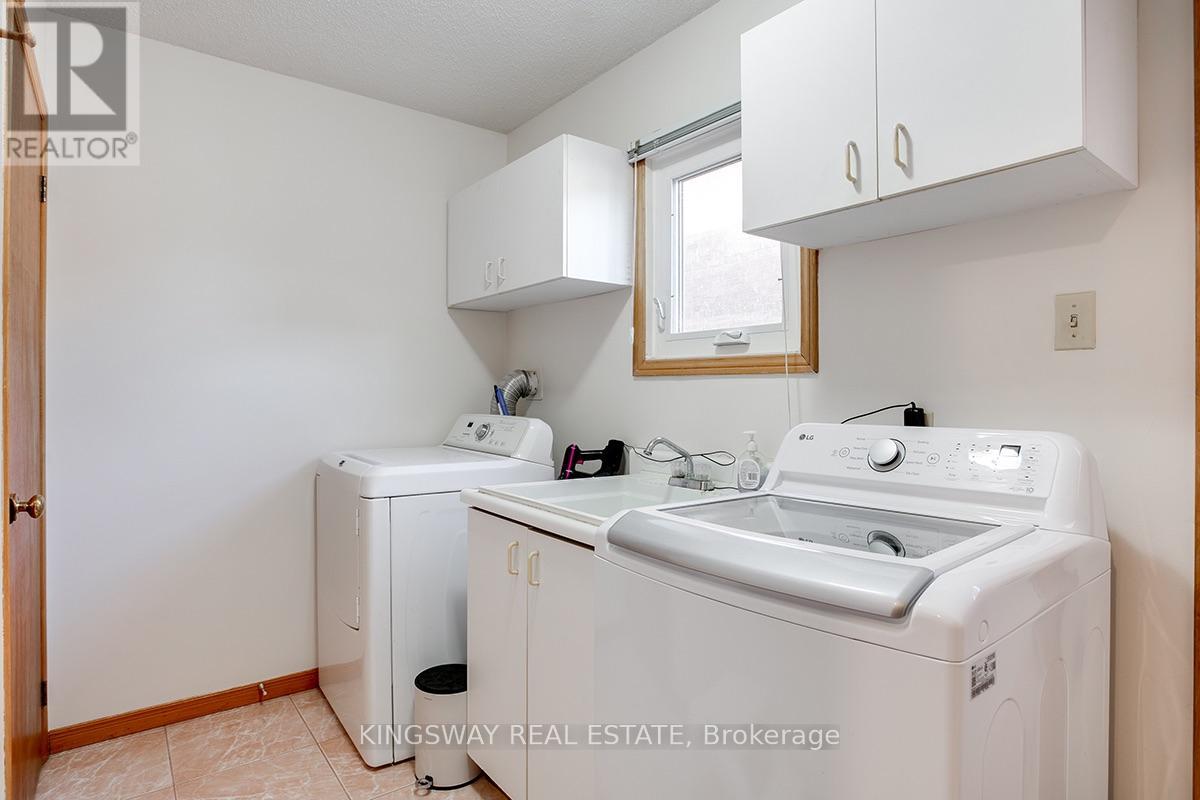 407 Glenashton Drive, Oakville, Ontario  L6H 4V7 - Photo 20 - W13837682