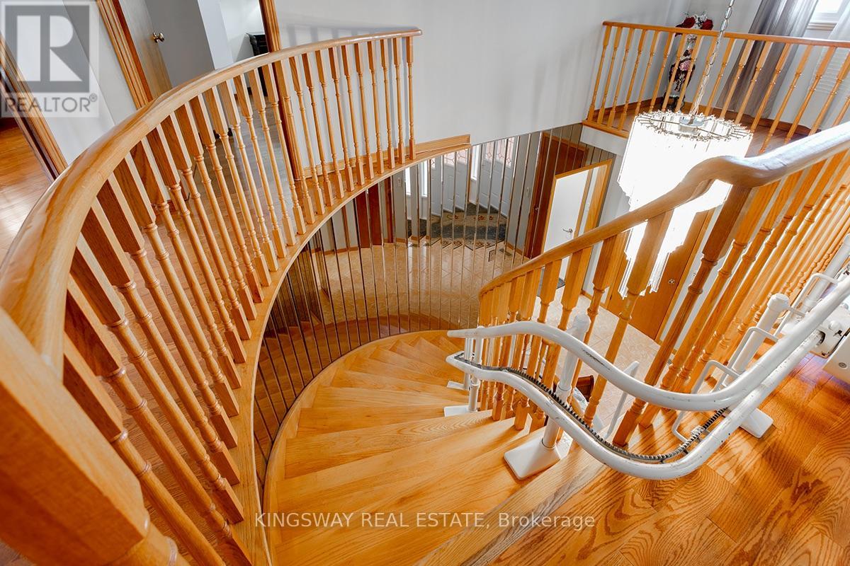 407 Glenashton Drive, Oakville, Ontario  L6H 4V7 - Photo 21 - W13837682
