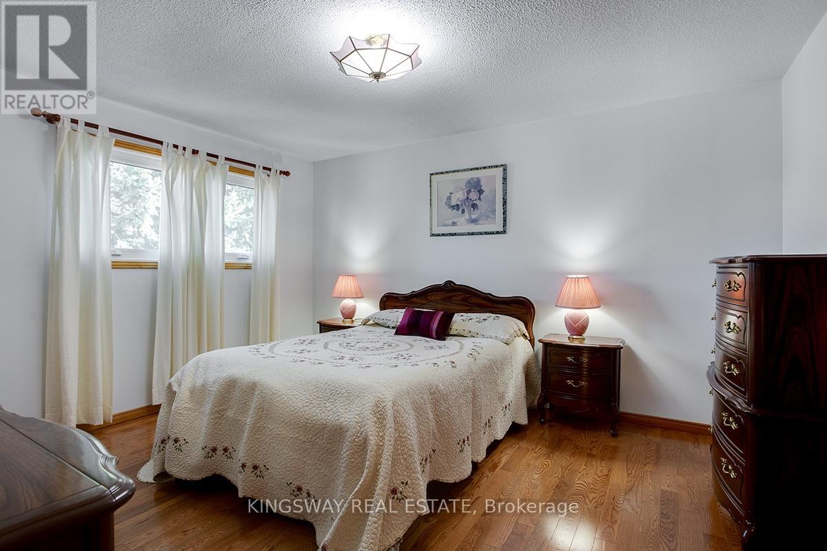 407 Glenashton Drive, Oakville, Ontario  L6H 4V7 - Photo 23 - W13837682