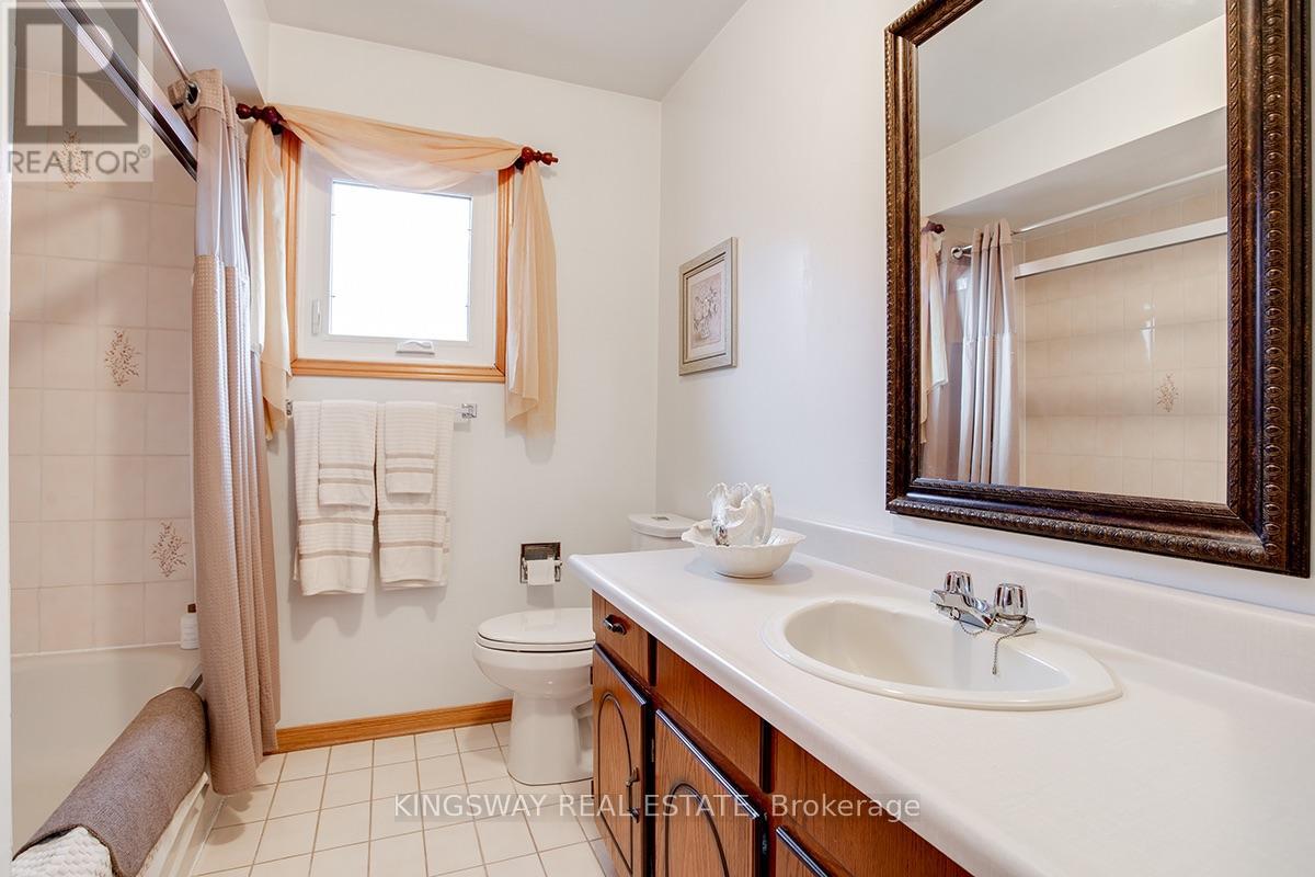 407 Glenashton Drive, Oakville, Ontario  L6H 4V7 - Photo 26 - W13837682