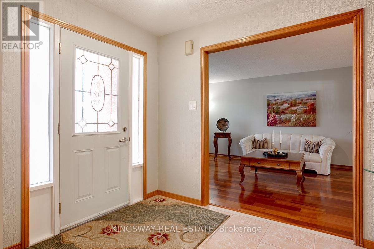 407 Glenashton Drive, Oakville, Ontario  L6H 4V7 - Photo 5 - W13837682