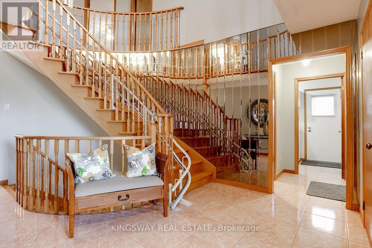 407 Glenashton Drive, Oakville, Ontario  L6H 4V7 - Photo 6 - W13837682