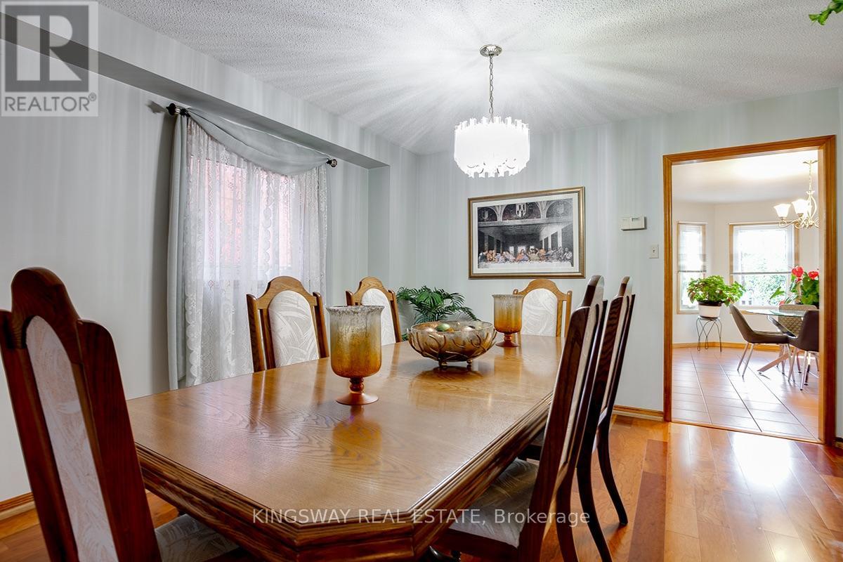 407 Glenashton Drive, Oakville, Ontario  L6H 4V7 - Photo 9 - W13837682