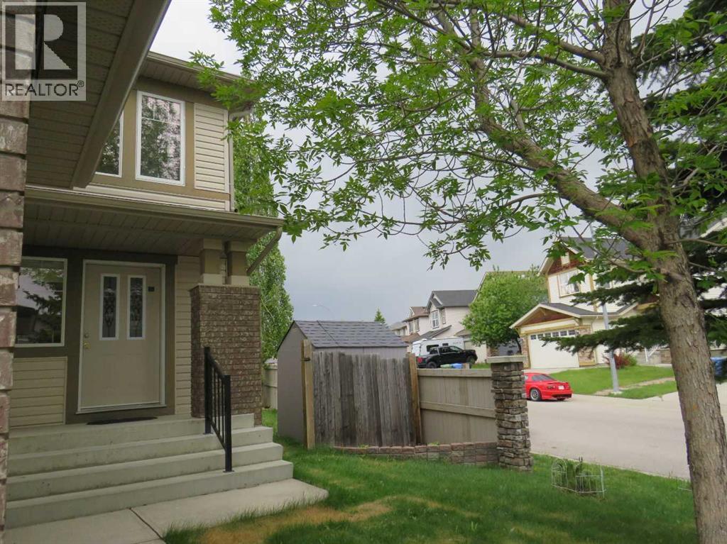 35 Panamount View NW, Calgary, Alberta  T3K 0A6 - Photo 5 - A2322426