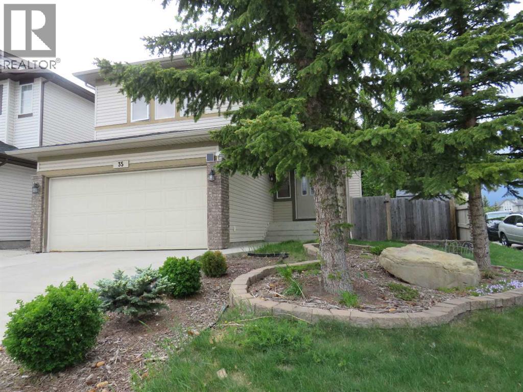 35 Panamount View NW, Calgary, Alberta  T3K 0A6 - Photo 3 - A2322426