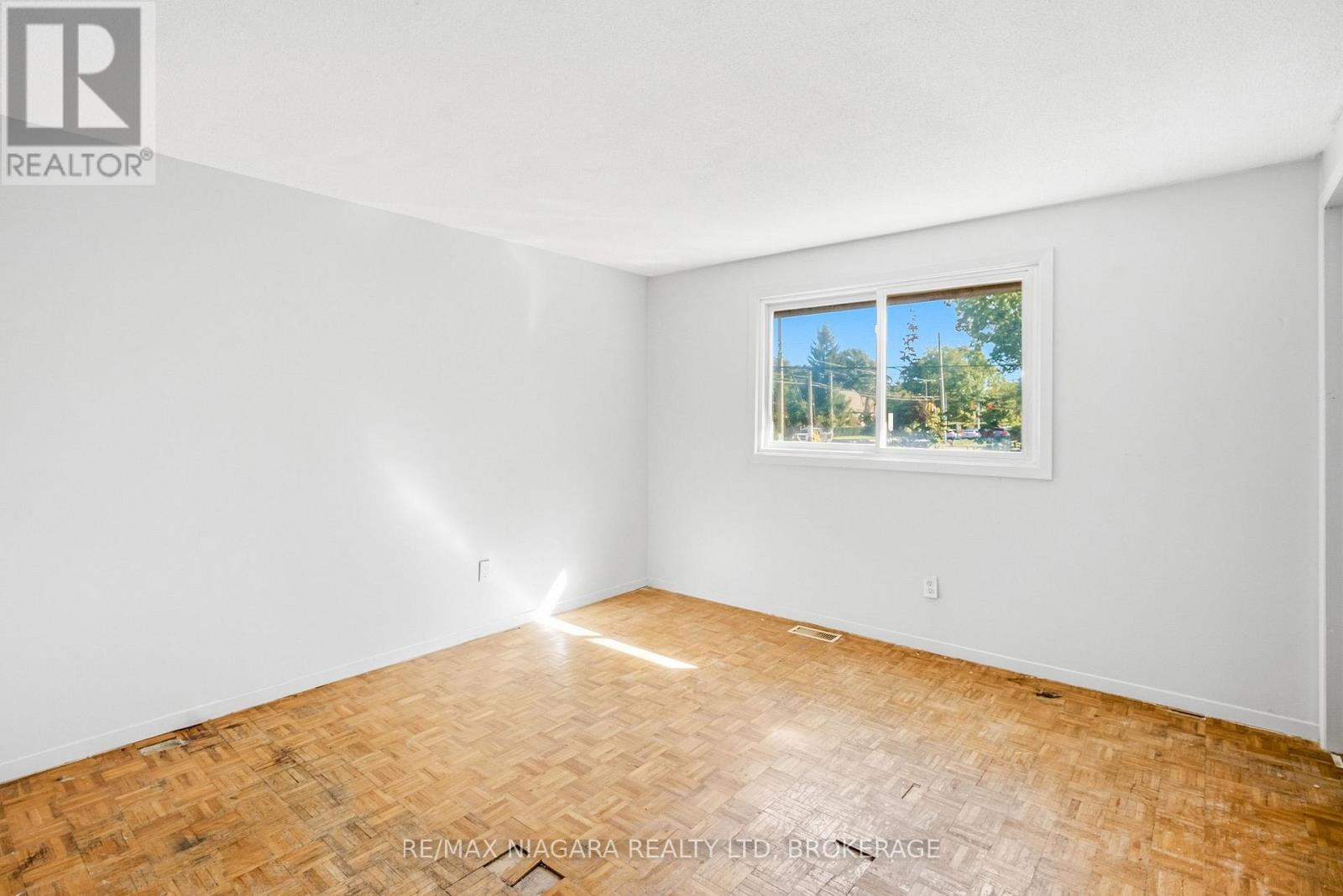 6916 Dolphin Street, Niagara Falls, Ontario  L2E 6Y2 - Photo 19 - X13837726