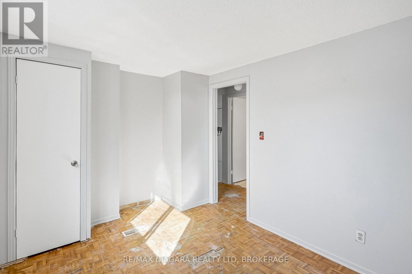 6916 Dolphin Street, Niagara Falls, Ontario  L2E 6Y2 - Photo 21 - X13837726