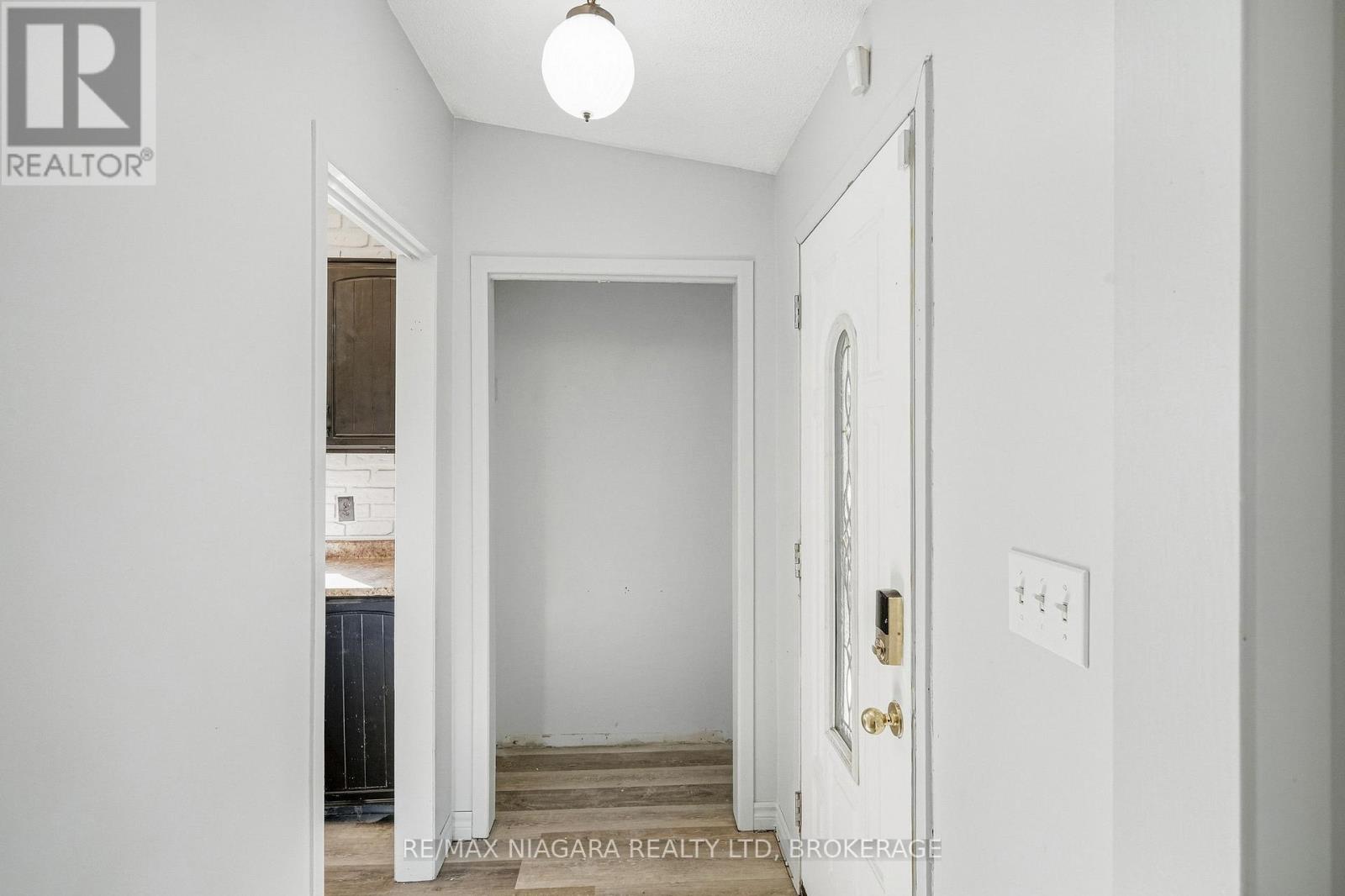 6916 Dolphin Street, Niagara Falls, Ontario  L2E 6Y2 - Photo 8 - X13837726