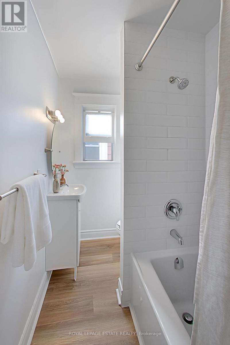 20 Stephenson Avenue, Toronto, Ontario  M4C 1G1 - Photo 17 - E13837722