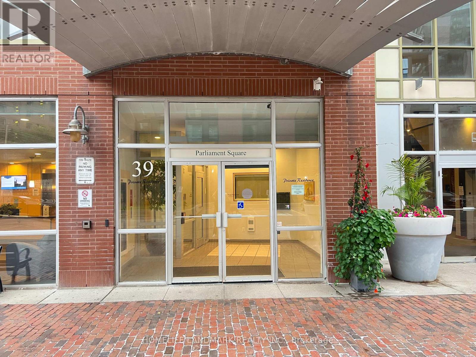 716 - 39 Parliament Street, Toronto, Ontario  M5A 4R2 - Photo 2 - C13827974