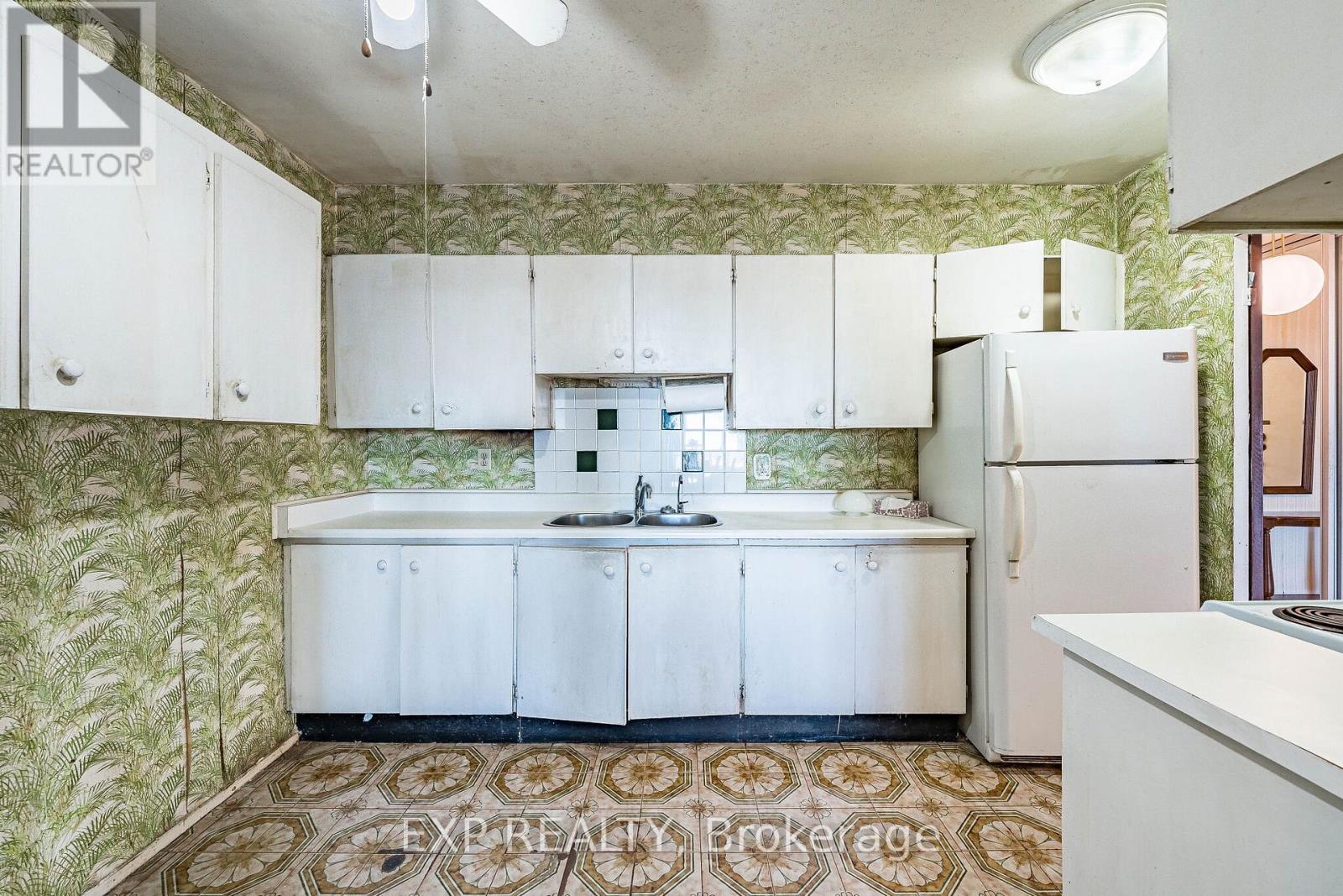 2412 - 85 Emmett Avenue, Toronto, Ontario  M6M 5A2 - Photo 15 - W13824618