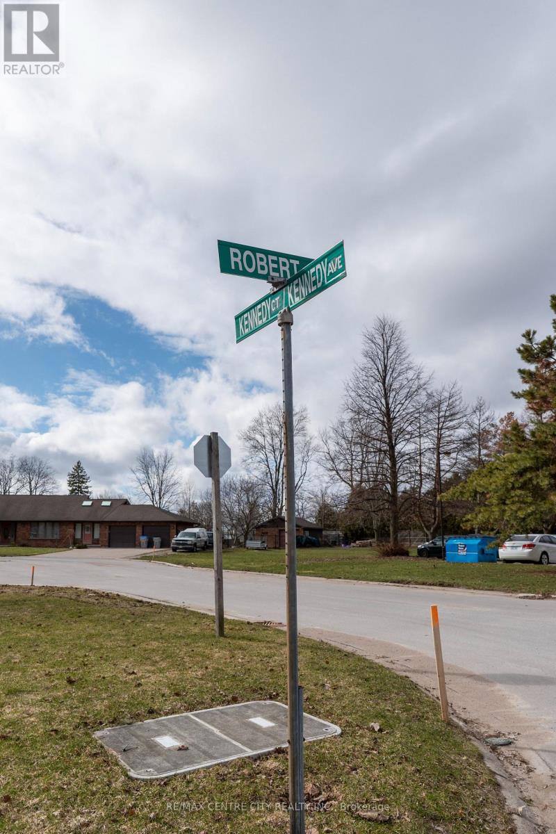 2 Kennedy Court, Middlesex Centre, Ontario  N0M 2A0 - Photo 4 - X13837740