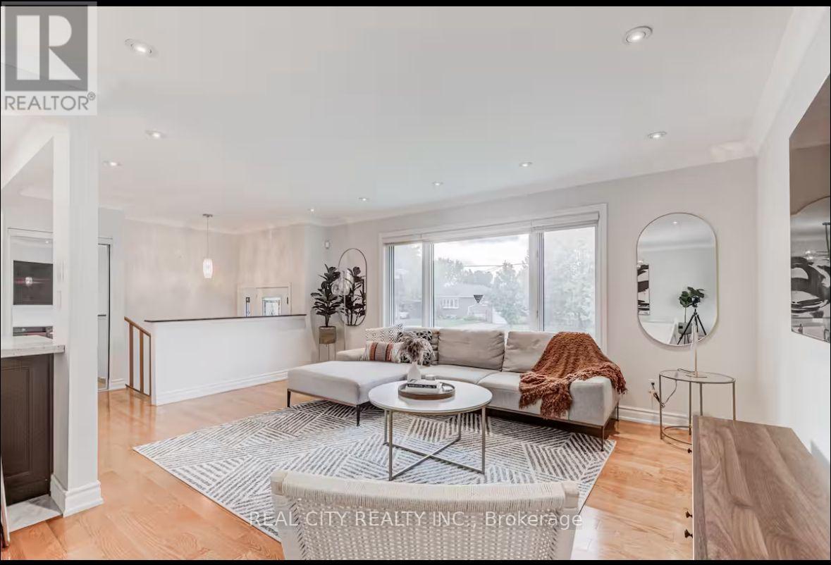 Main - 96 Wyndcliff Crescent, Toronto, Ontario  M4A 2K2 - Photo 2 - C13837730