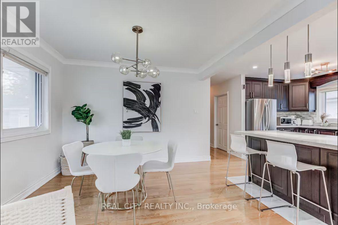 Main - 96 Wyndcliff Crescent, Toronto, Ontario  M4A 2K2 - Photo 4 - C13837730