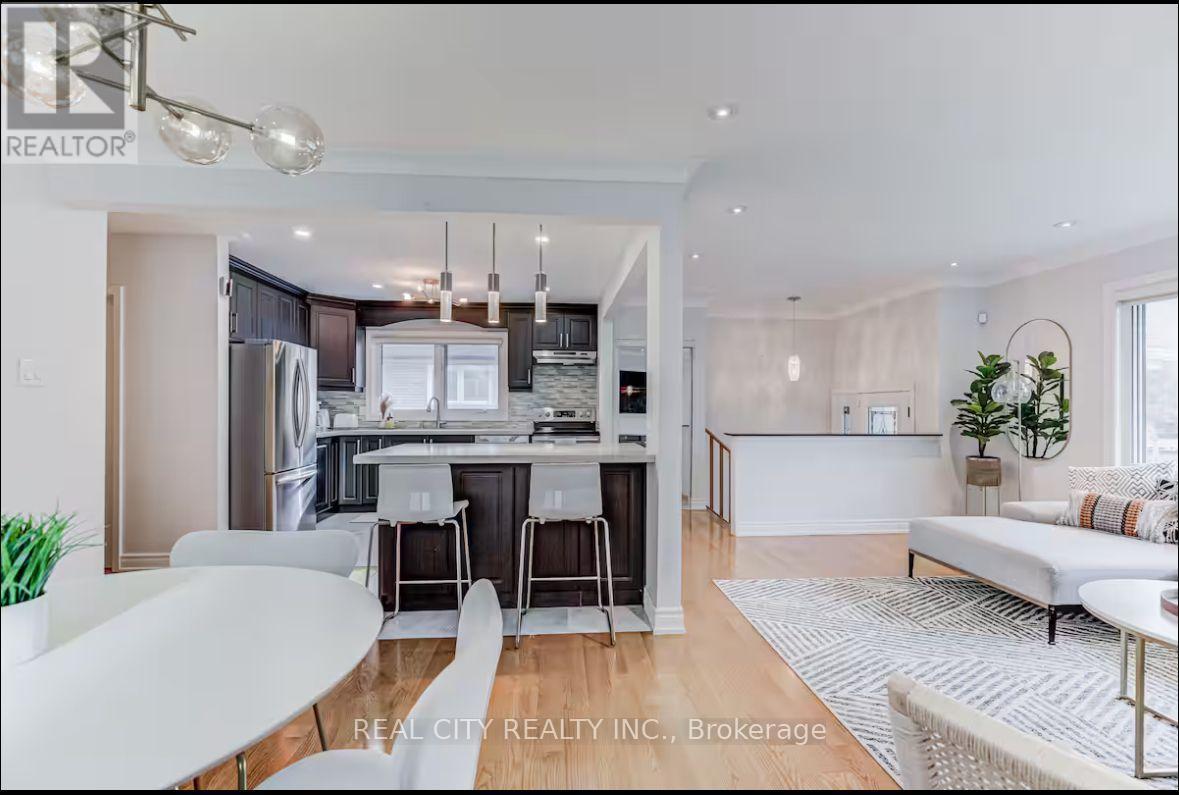 Main - 96 Wyndcliff Crescent, Toronto, Ontario  M4A 2K2 - Photo 6 - C13837730