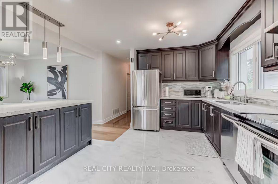 Main - 96 Wyndcliff Crescent, Toronto, Ontario  M4A 2K2 - Photo 7 - C13837730