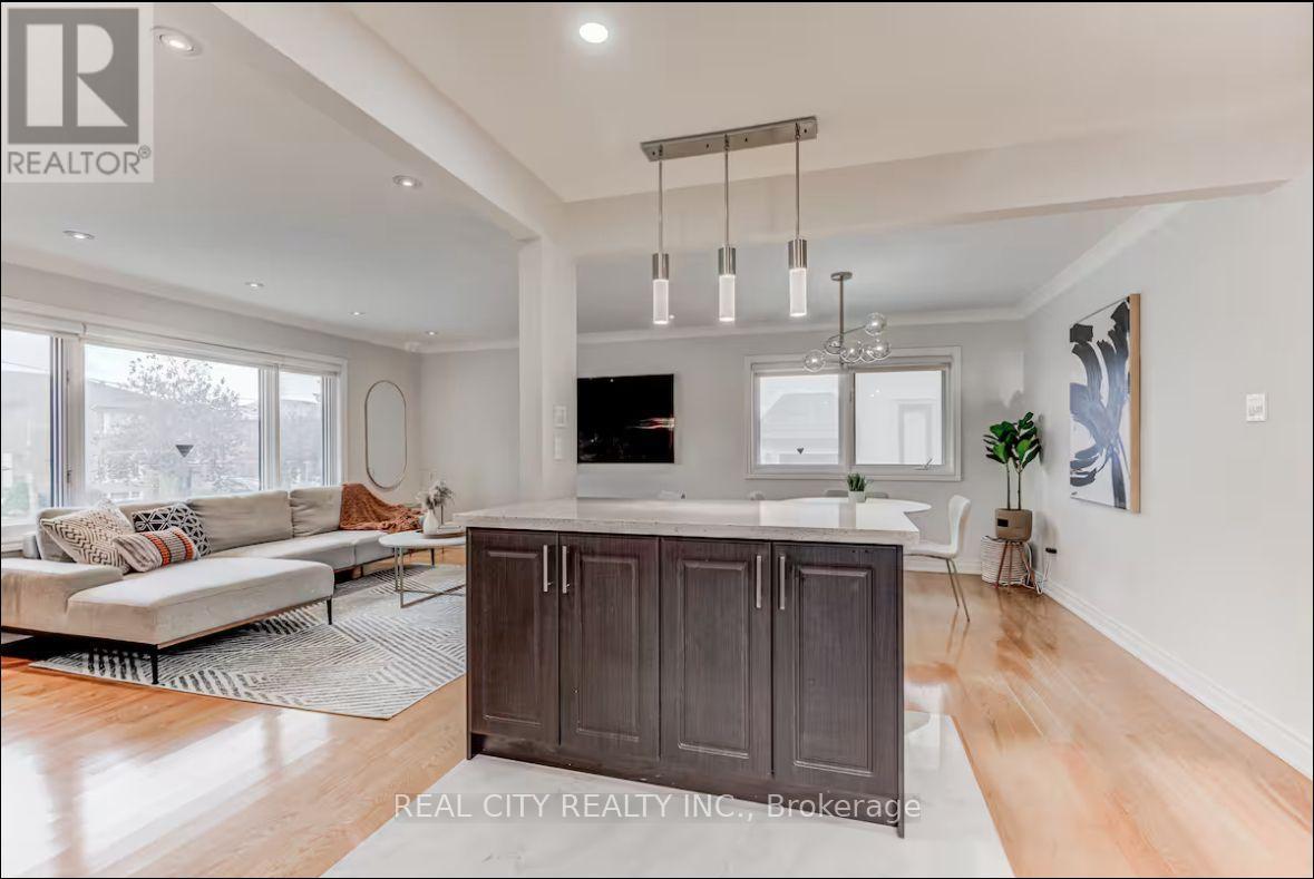Main - 96 Wyndcliff Crescent, Toronto, Ontario  M4A 2K2 - Photo 8 - C13837730