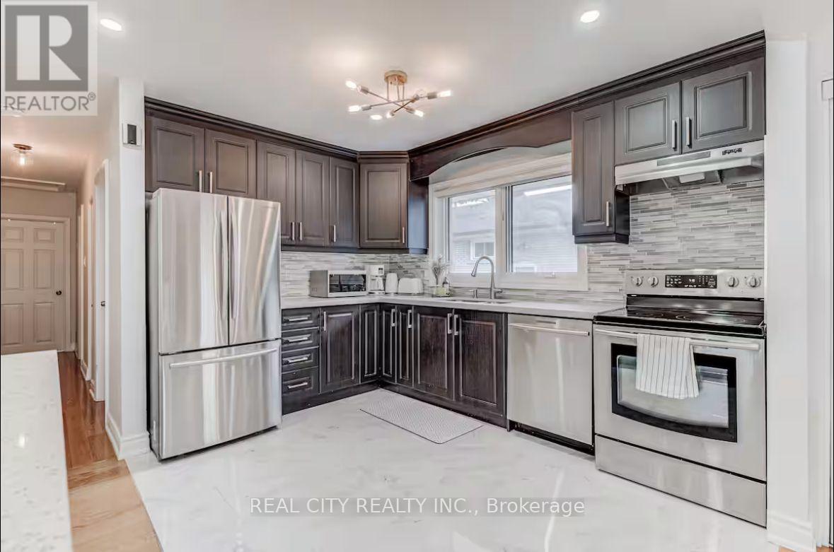 Main - 96 Wyndcliff Crescent, Toronto, Ontario  M4A 2K2 - Photo 9 - C13837730