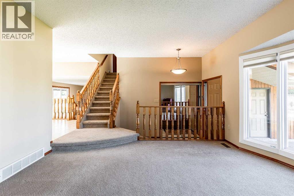 93 Shaw Crescent SE