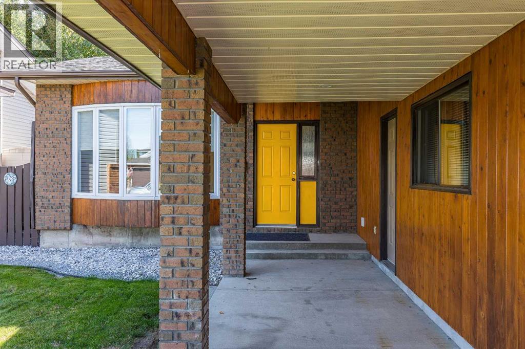 93 Shaw Crescent SE