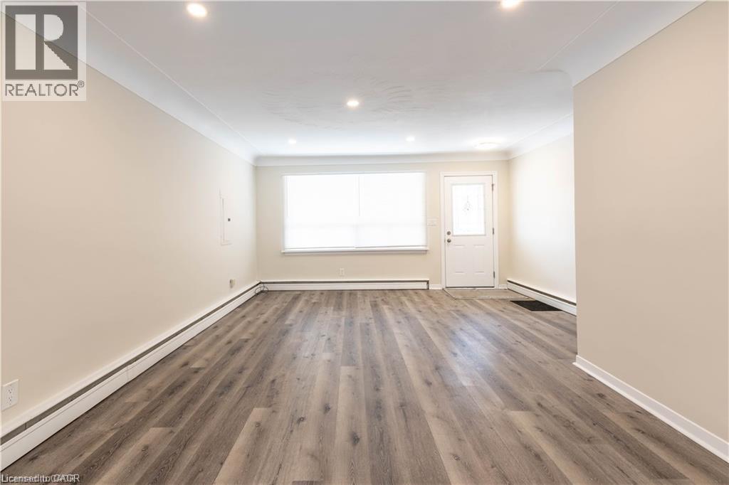 499 East 16th Street, Hamilton, Ontario  L9A 4K9 - Photo 5 - 40867137