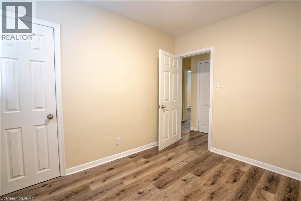 499 East 16th Street, Hamilton, Ontario  L9A 4K9 - Photo 11 - 40867137