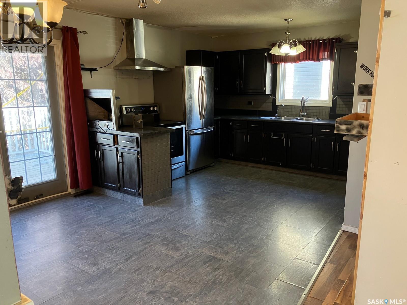 617 8th Avenue W, Nipawin, Saskatchewan  S0E 1E0 - Photo 8 - SK048707