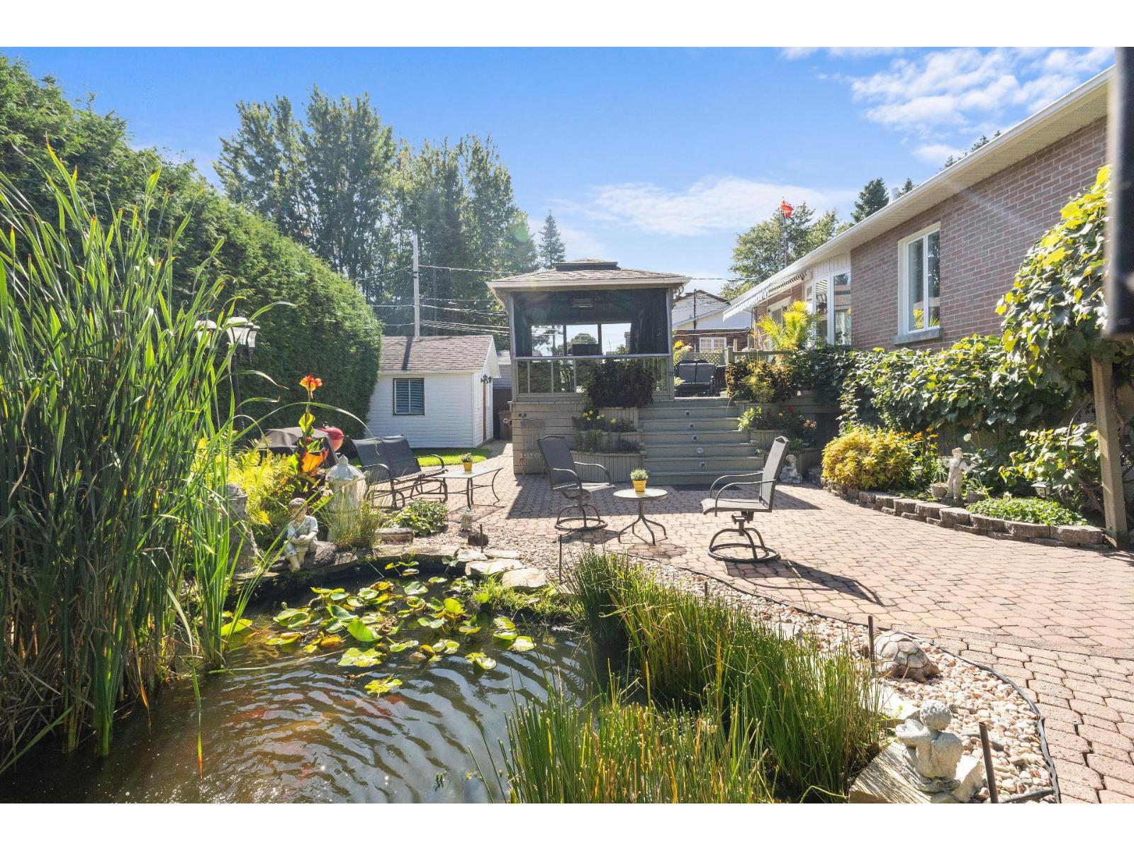 410 Rue Bernard Saint-Eustache Quebec Canada J7R4N9 4