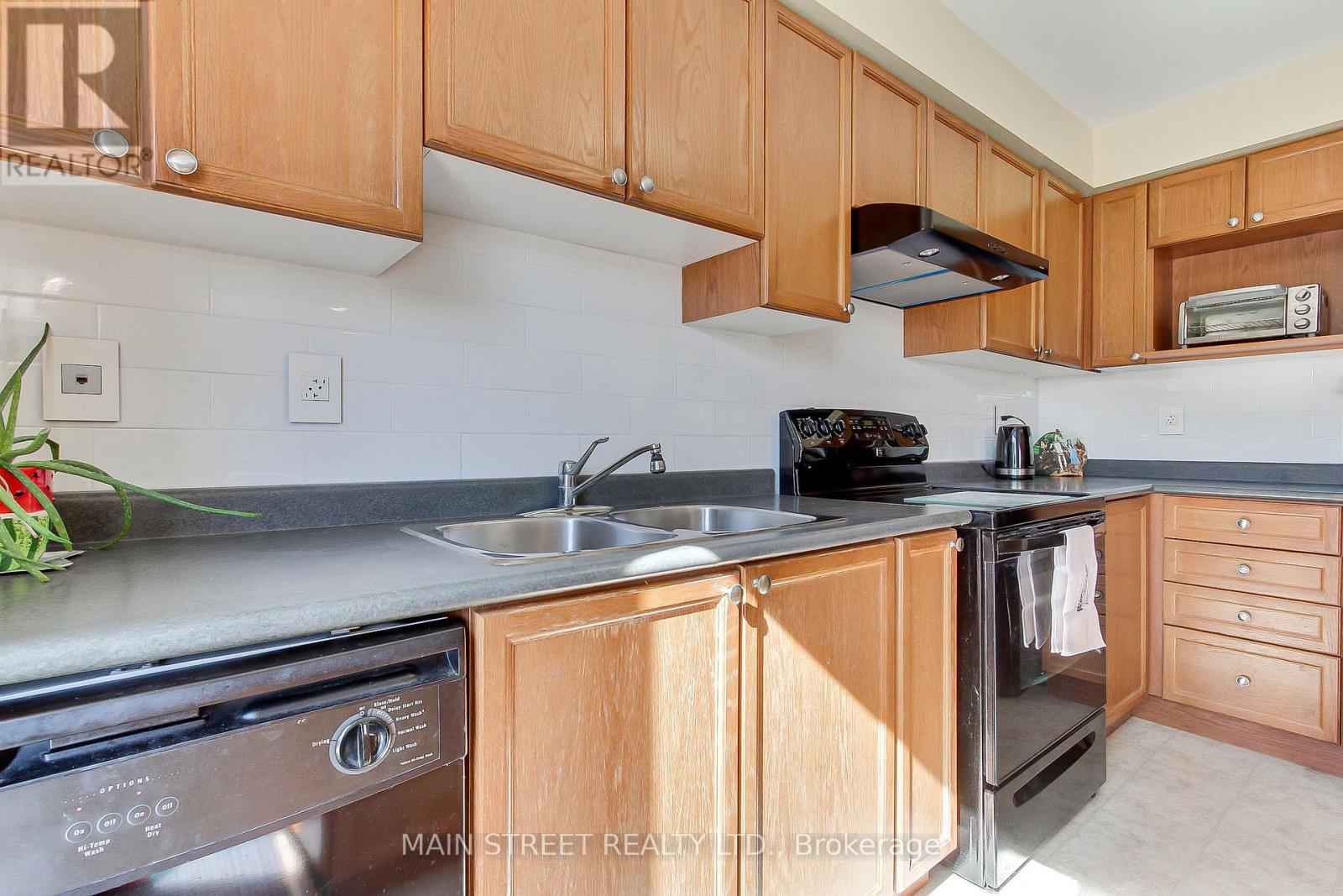 65 Ian Drive, Georgina, Ontario  L4P 4G3 - Photo 14 - N13837776