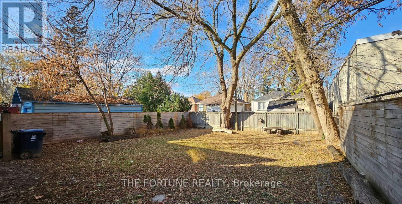 54 Patika Avenue, Toronto, Ontario  M9N 2E9 - Photo 12 - W13837756