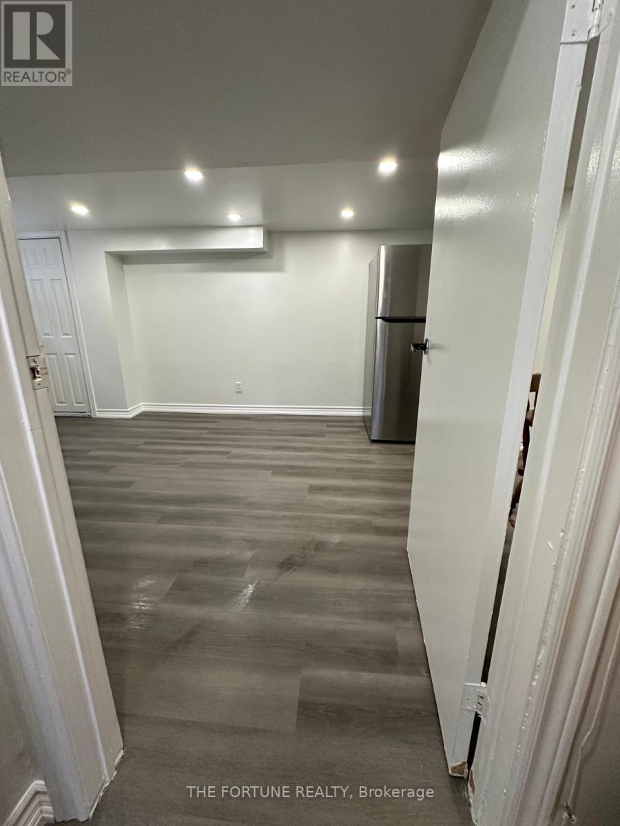 54 Patika Avenue, Toronto, Ontario  M9N 2E9 - Photo 9 - W13837756